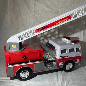 Tonka 2011 Hasbro Fire Rescue Truck Lights Sounds Ladder #07728 (tested) (197)